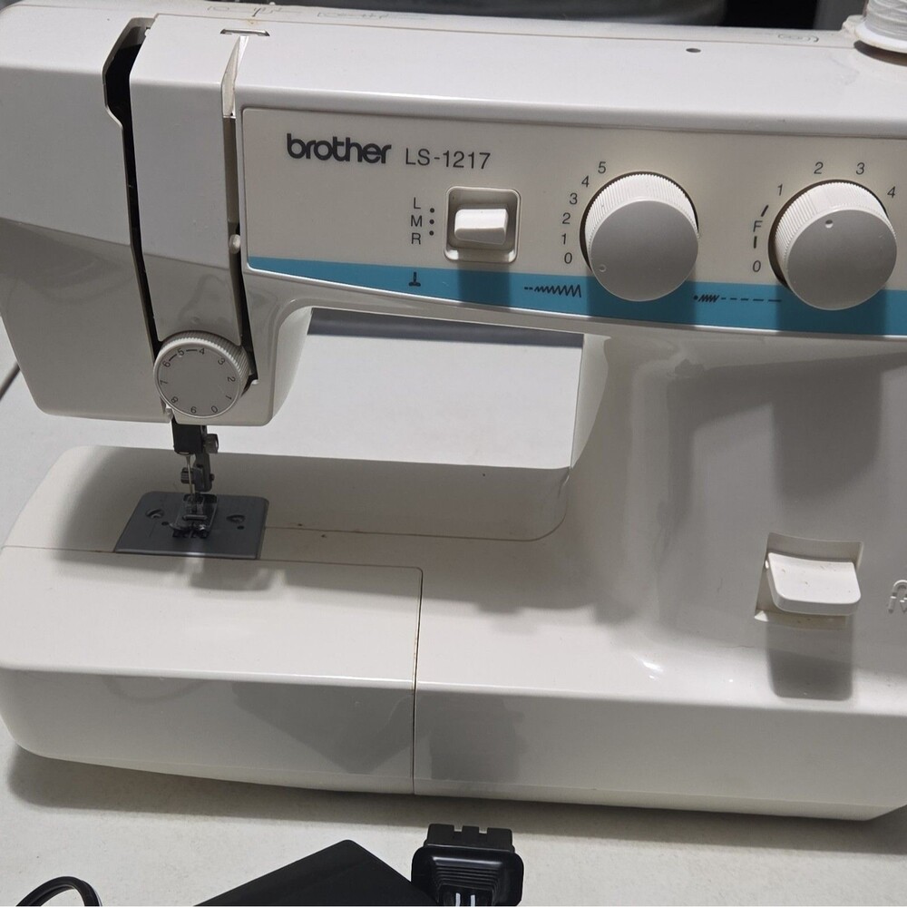 Brother LS-1217 Mechanical Free Arm Sewing Machine w/ Foot Pedal & Box Tested